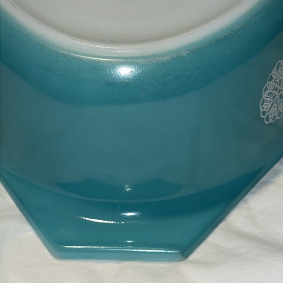 Vintage Pyrex Lace Medallion 2 1/2 Quart Casserole - Picture 10 of 16